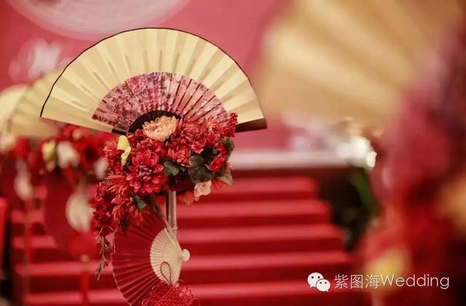 跨新娘的句子_婚礼习俗新娘跨鸡_结婚挎鸡什么意思