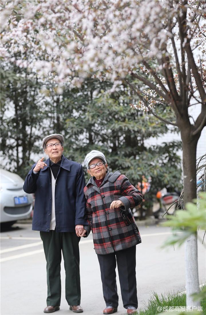 军装婚纱照内景大全图片_婚纱照军装风格_婚纱照军装配婚纱照片