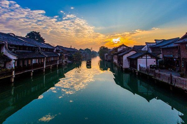 维多利亚婚纱摄影是连锁店吗_维多利亚港夜景婚纱照准备_维多利亚婚纱摄影