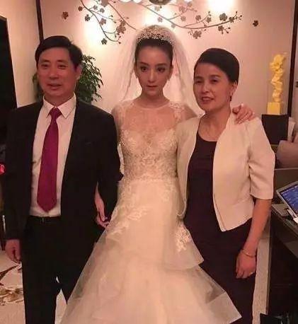 婚纱开业海报_龙凤褂婚纱照准备开业_婚纱店开业需要准备什么