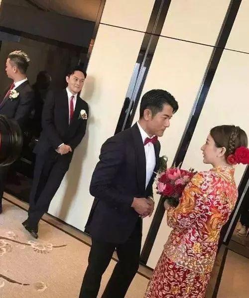 婚纱开业海报_婚纱店开业需要准备什么_龙凤褂婚纱照准备开业