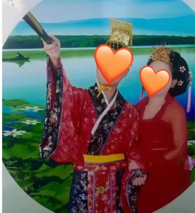 个性婚纱照俏皮_婚纱俏皮照个性签名女_俏皮婚纱照文案